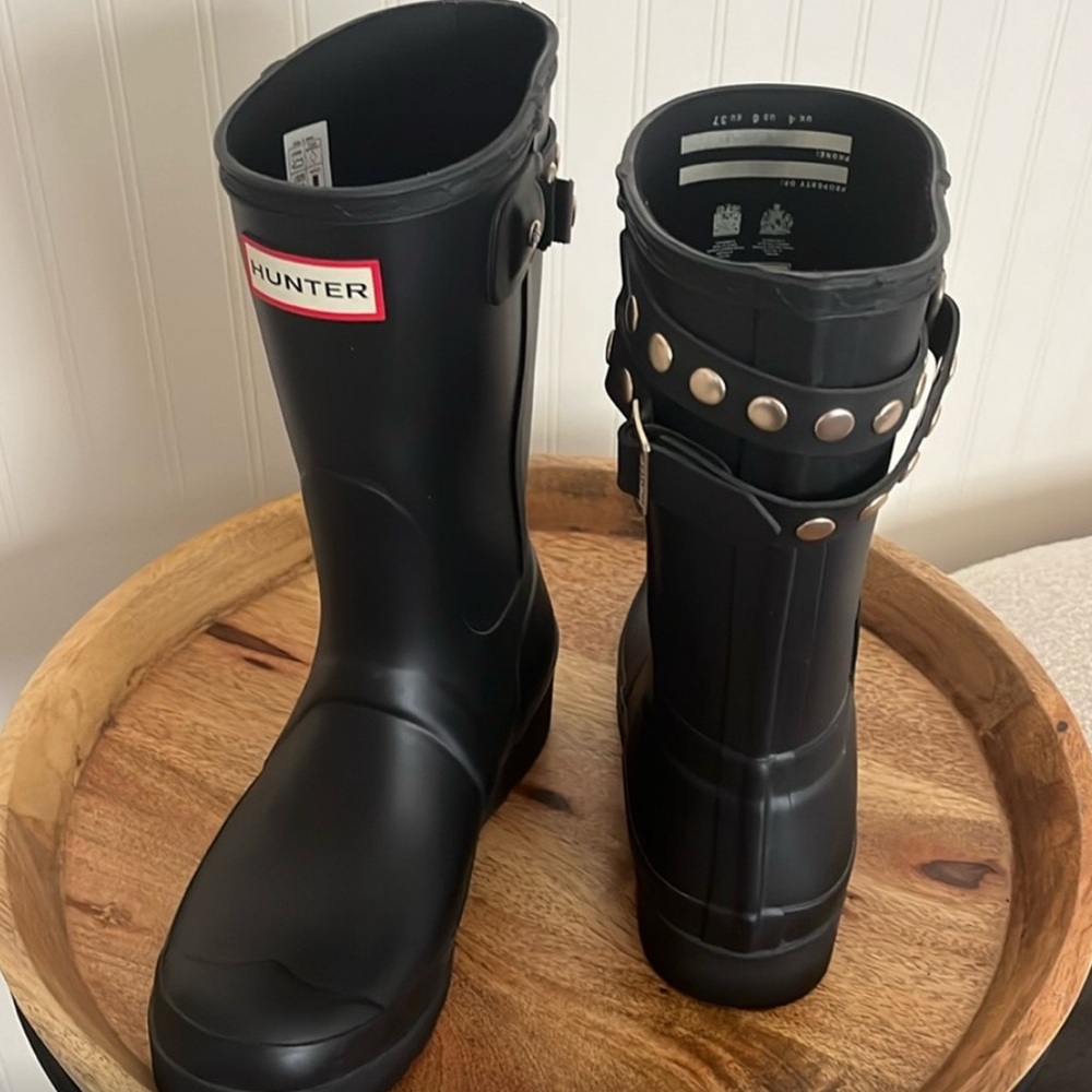 SOLD Hunter Short Rain Boots Size 6